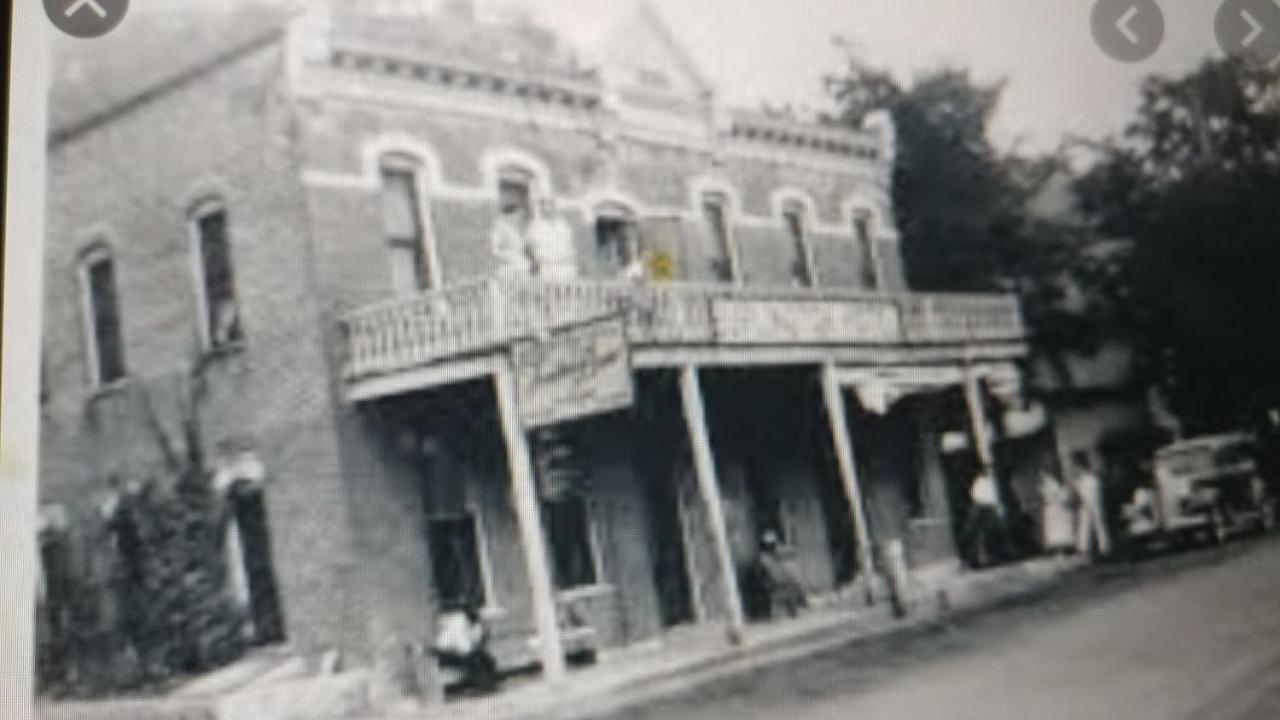 The Burlington Hotel & Bar - Alma Wi Exterior foto